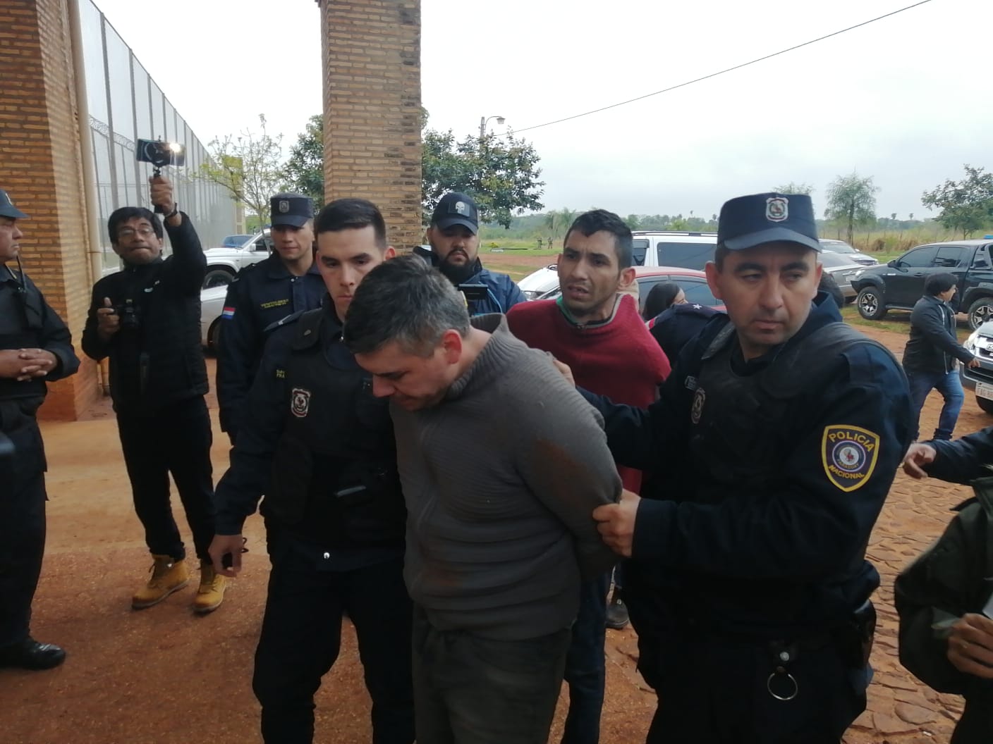 Policía recaptura a 15 fugados del Penal de Misiones tras fuga de 35 reos
