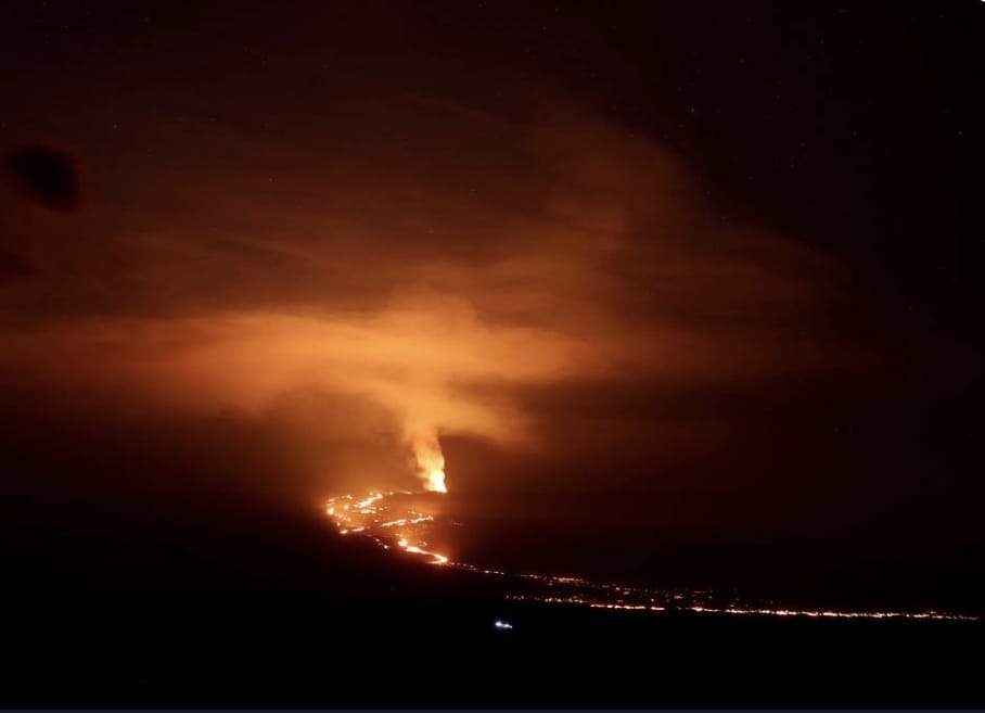 Volcán más grande del mundo entra en erupción en Hawái