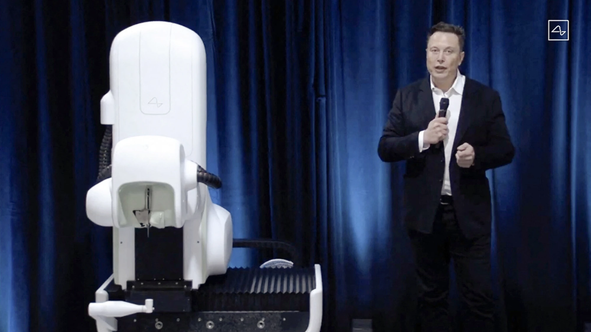Musk anuncia que un ser humano ya lleva implantado un chip cerebral