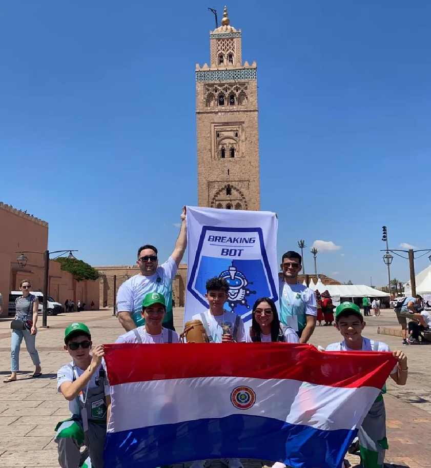 Talentos paraguayos se destacan en torneo de robótica en Marruecos