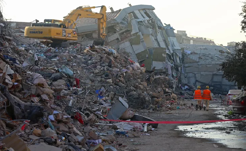 Turquía busca a dos centenares de desaparecidos durante los terremotos