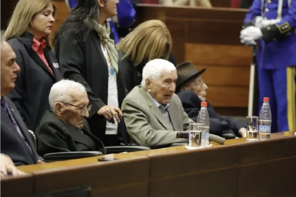 Mario Abdo y Senado honran a veteranos por 90 años de victoria de Boquerón